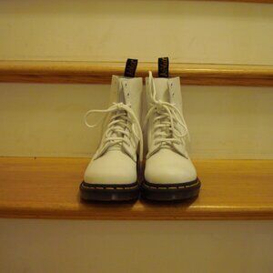 Dr Martens 1460 Pascal White Women’s Sz 6 Combat Boots VERY GOOD CONDITION!